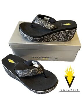 NIB Volatile Frappachino Silver Black Snake Python Platform Wedge Sandal Thong 7
